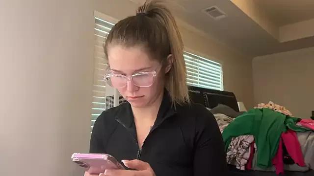 Riley_ray69 on StripChat