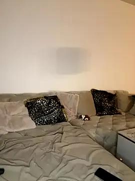 Roxane880 on StripChat