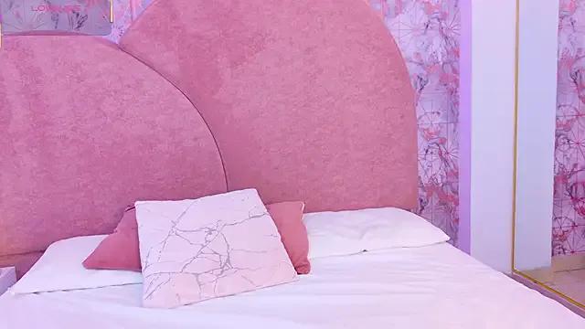 Sara_Desire on StripChat