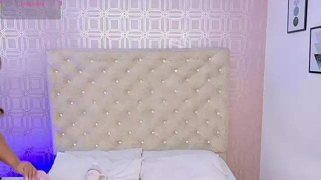 Sara_Desire on StripChat