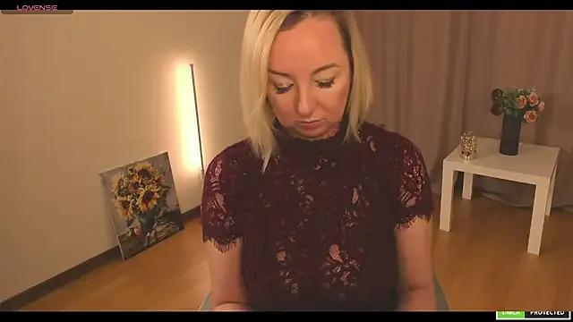 sexmom8 on StripChat