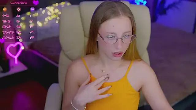 SilverrMoon on StripChat