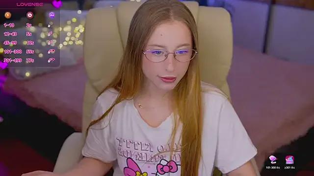 SilverrMoon on StripChat