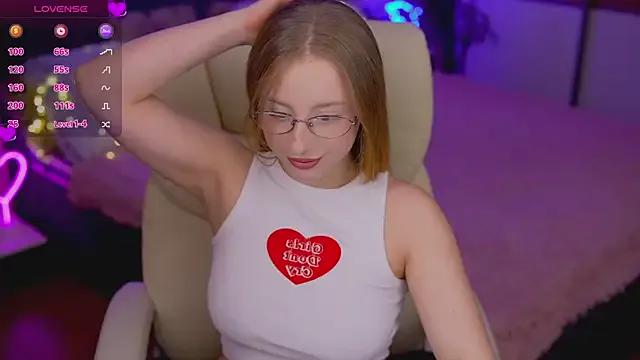 SilverrMoon on StripChat