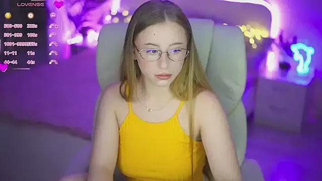 SilverrMoon on StripChat