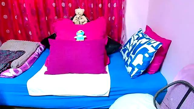 SLUTTYROXY on StripChat