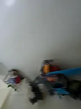 Snowbunnycake_131 on StripChat