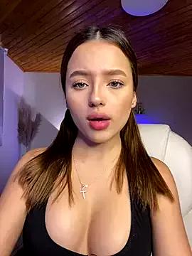 Sofia18_pinkk on StripChat