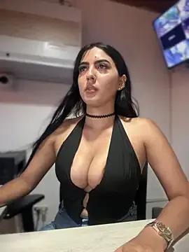 Sofia_Collins- on StripChat