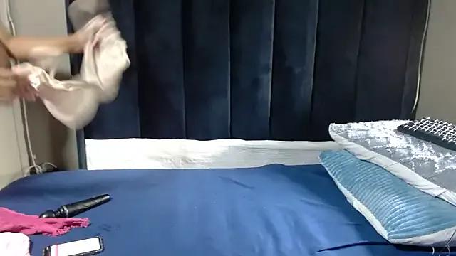 Sugarbabe242 on StripChat