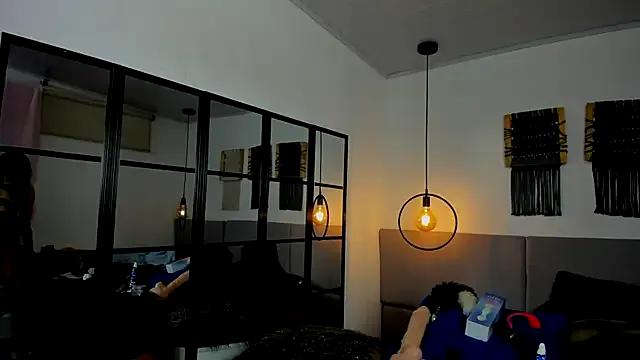 Sweet_camille on StripChat