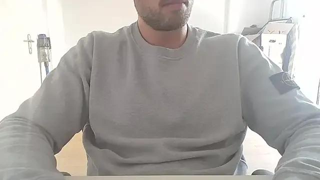 taallguyy_196 on StripChat