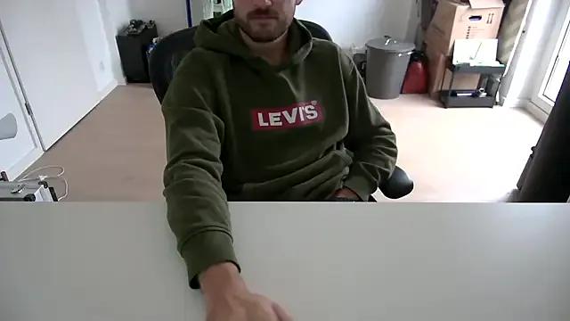 taallguyy_196 on StripChat