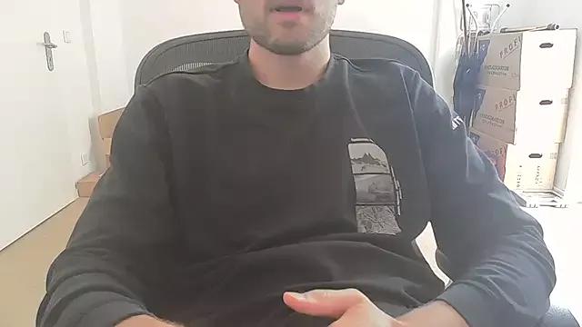 taallguyy_196 on StripChat