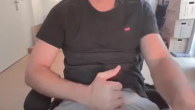 taallguyy_196 on StripChat