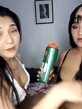 TwoForyouX on StripChat