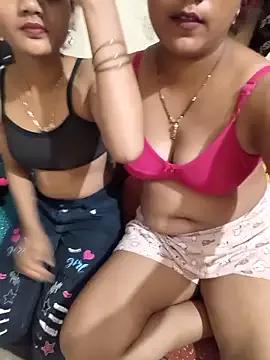 Unique_MomandDaughterrs on StripChat