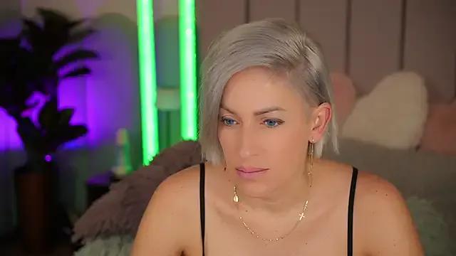 VickySecret96 on StripChat