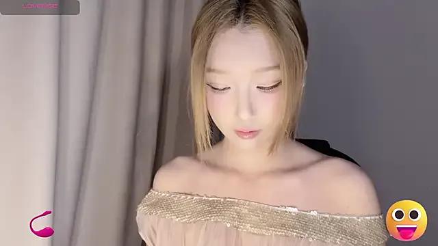 Winnie666- on StripChat