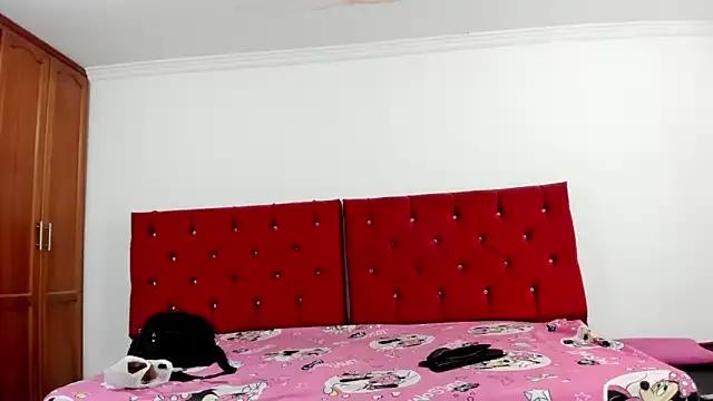 youlittle_perverts on StripChat