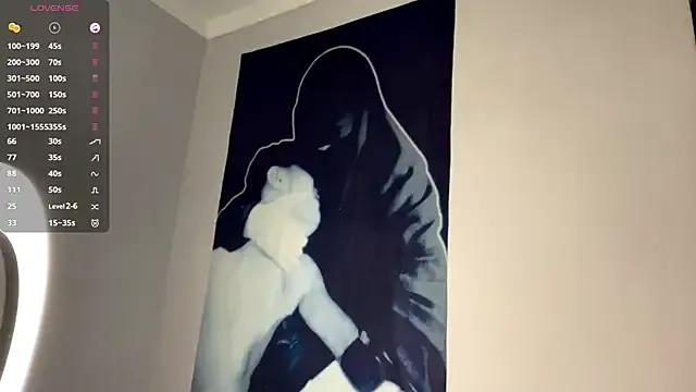 YourLittleElfie on StripChat