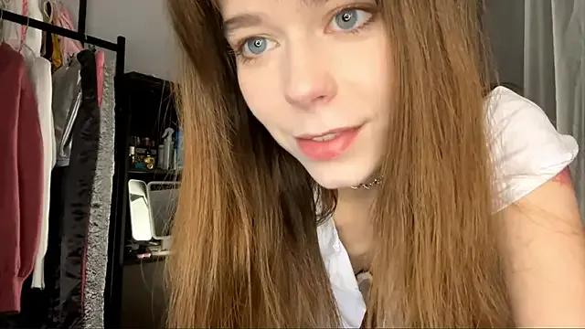 YourLittleElfie on StripChat