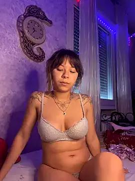 YumiLux on StripChat